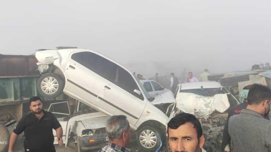 امدادرسانی هلال‌احمر در حادثه تصادف زنجیره‌ای 59 خودرو در خوزستان/ خبر در حال به‌روزرسانی است...